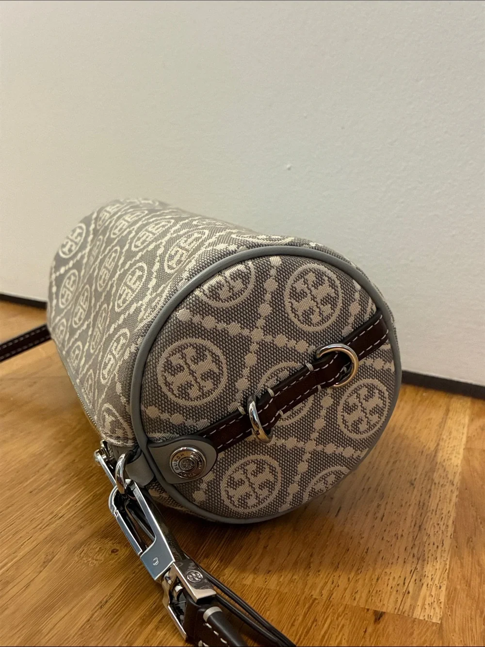 TORY BURCH T MONOGRAM UTILITY CYLINDER BAG